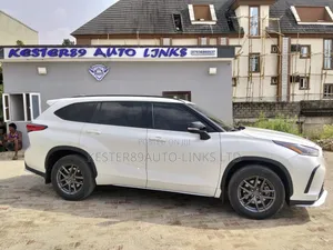 Toyota Highlander XSE 2022 White