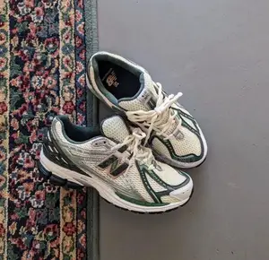 High Quality New Balance 1906r Luxury Unisex Sneakers