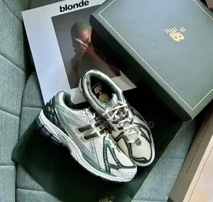 High Quality New Balance 1906r Luxury Unisex Sneakers