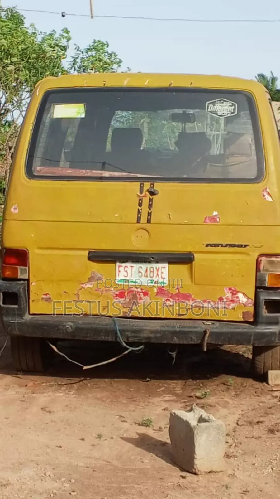 Volkswagen Transporter 2000 Yellow