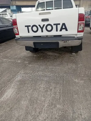 Toyota Hilux 2.5 D-4D 4X4 SRX 2012 White