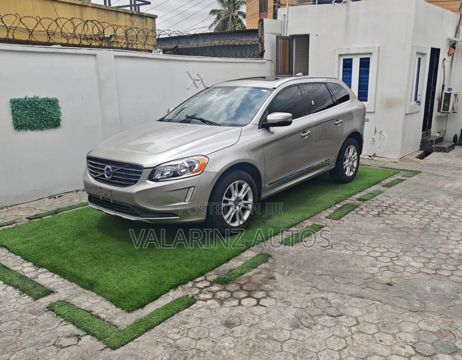 Volvo XC60 T5 Platinum AWD 2016 Gold