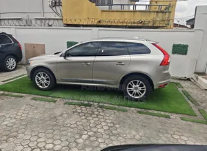 Volvo XC60 T5 Platinum AWD 2016 Gold