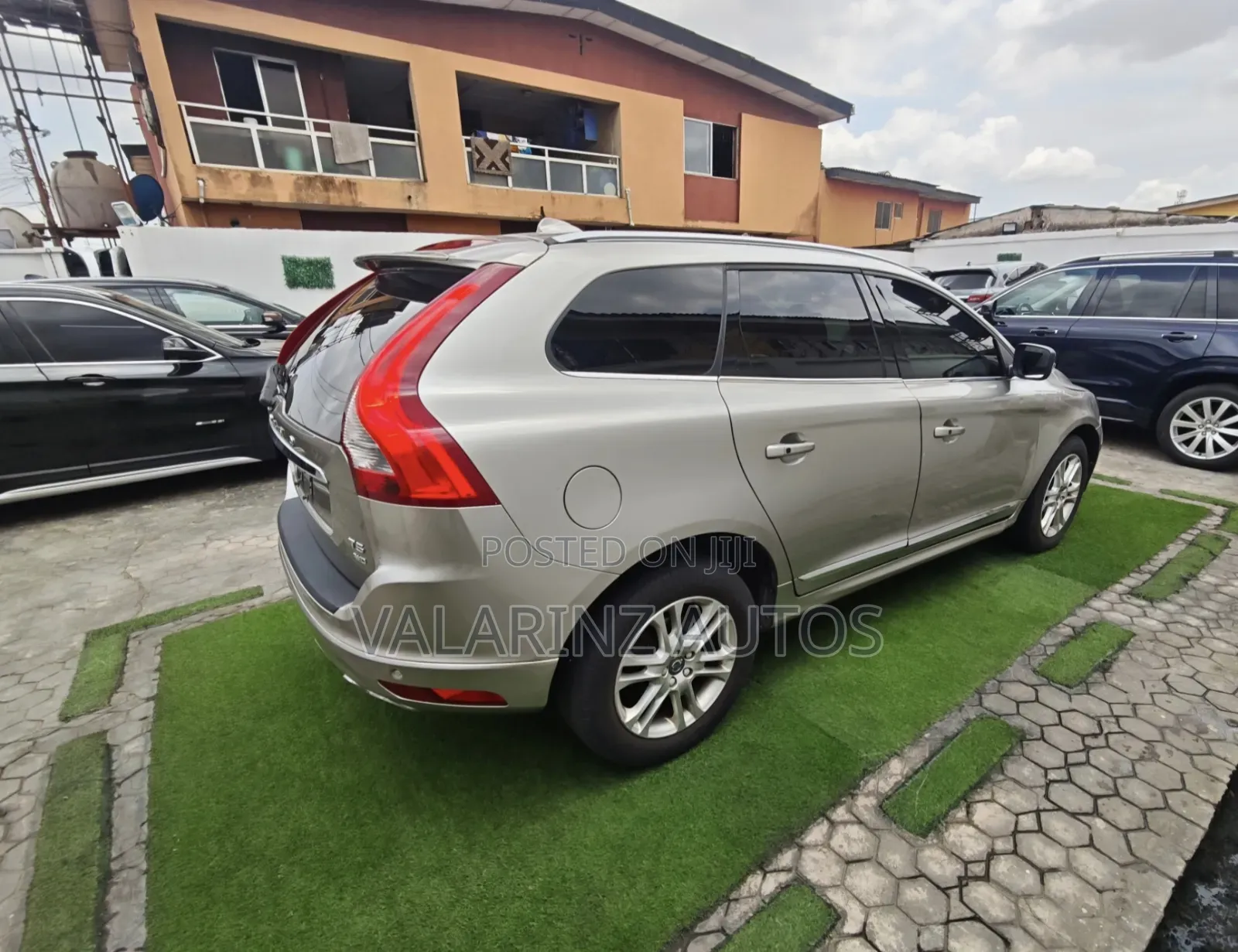 Volvo XC60 T5 Platinum AWD 2016 Gold