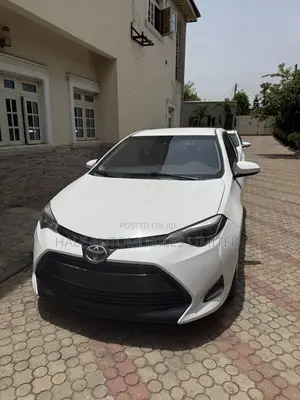 Toyota Corolla LE 4dr Sedan (1.8L 4cyl CVT) 2017 White