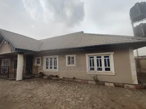 3bdrm Bungalow in Emmanuel Estate, Idishin for rent