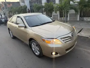 Toyota Camry 2010 Gold