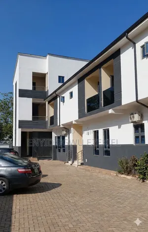 3bdrm Duplex in Gaduwa Estate for sale