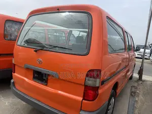 Toyota HiAce 2005 Orange