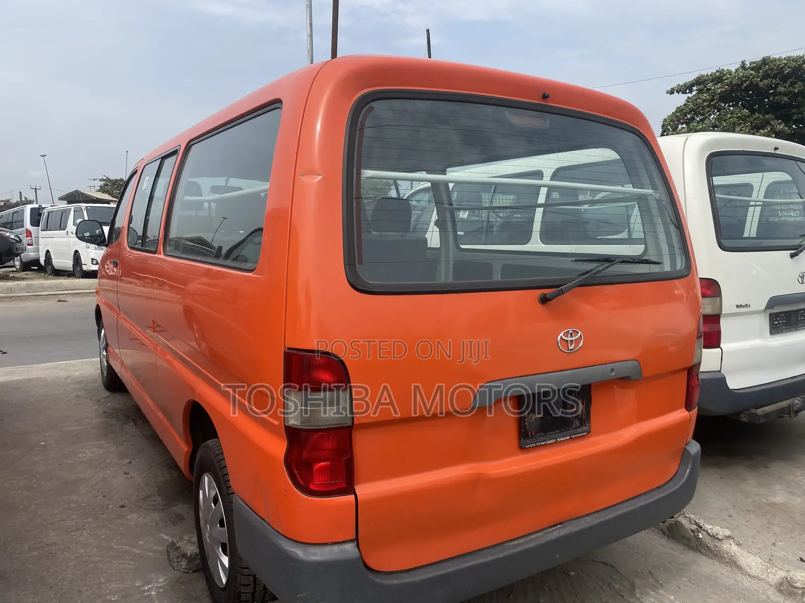 Toyota HiAce 2005 Orange