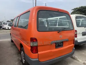 Toyota HiAce 2005 Orange