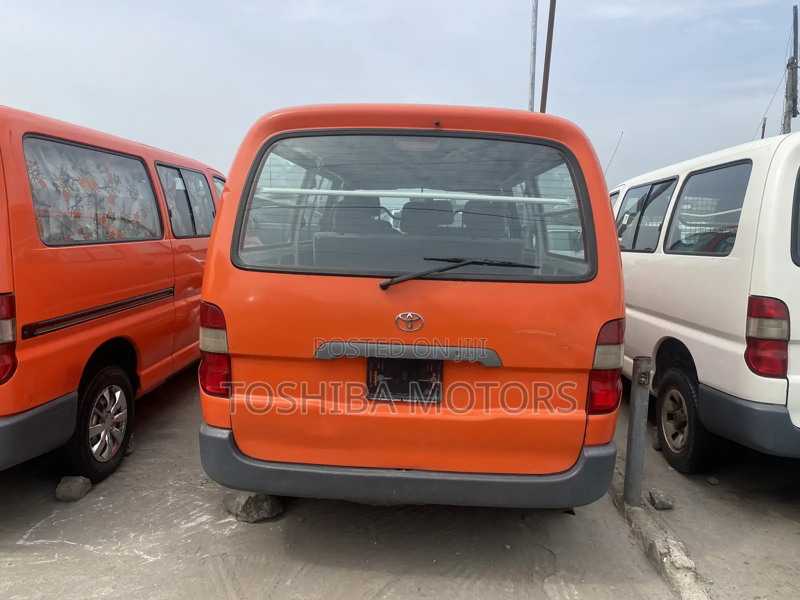 Toyota HiAce 2005 Orange