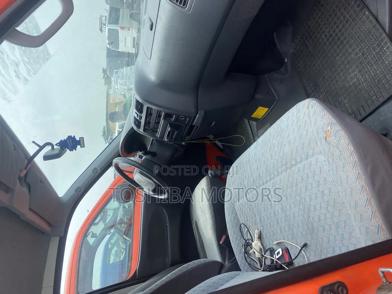 Toyota HiAce 2005 Orange