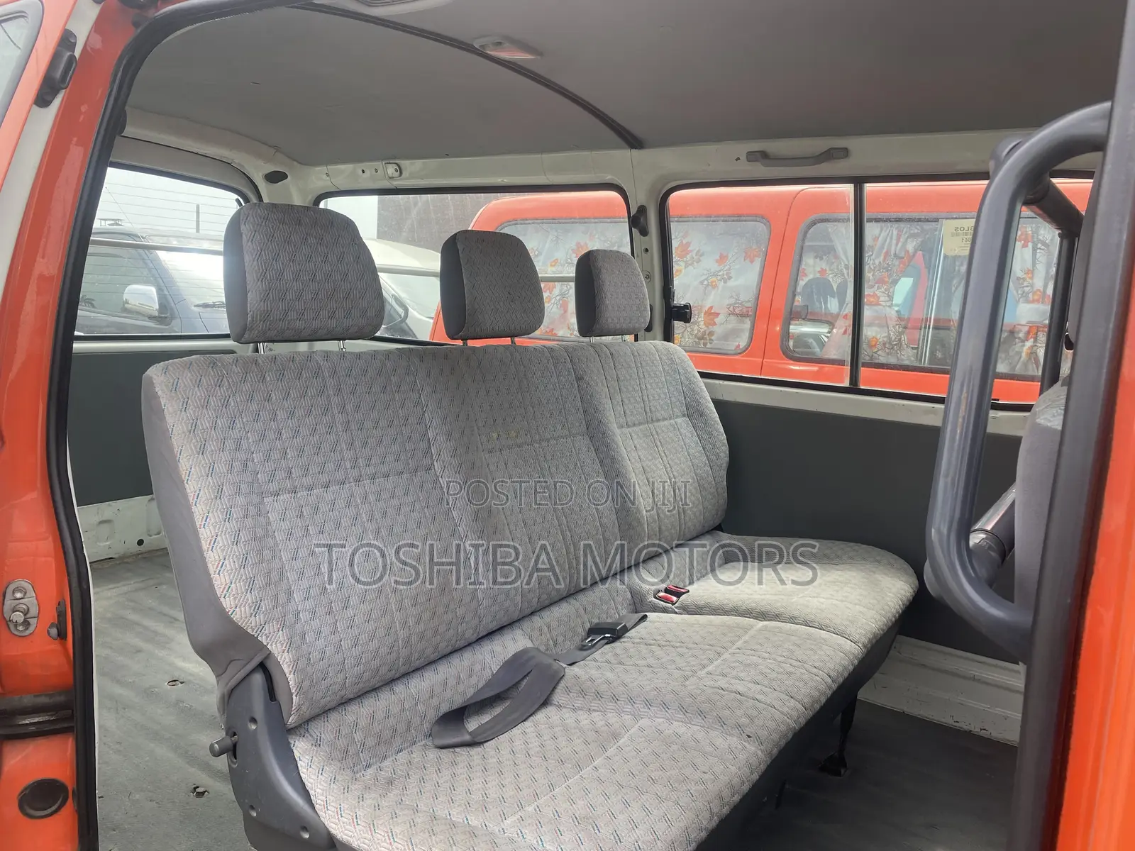 Toyota HiAce 2005 Orange