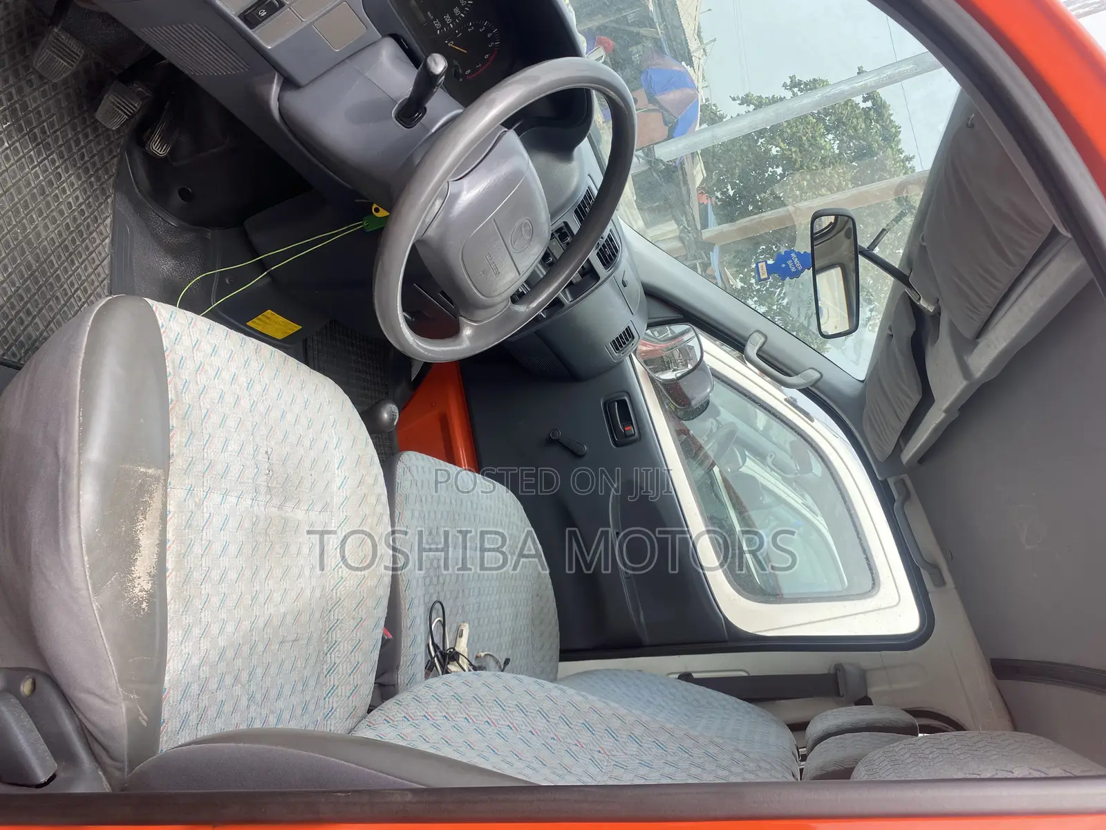 Toyota HiAce 2005 Orange