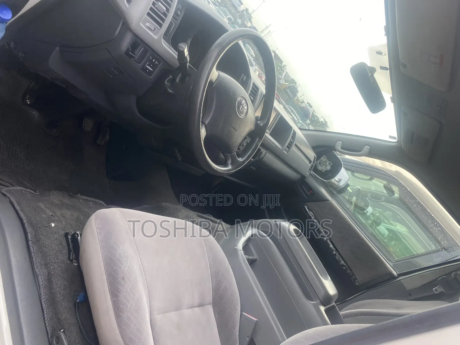 Toyota HiAce 2013 White