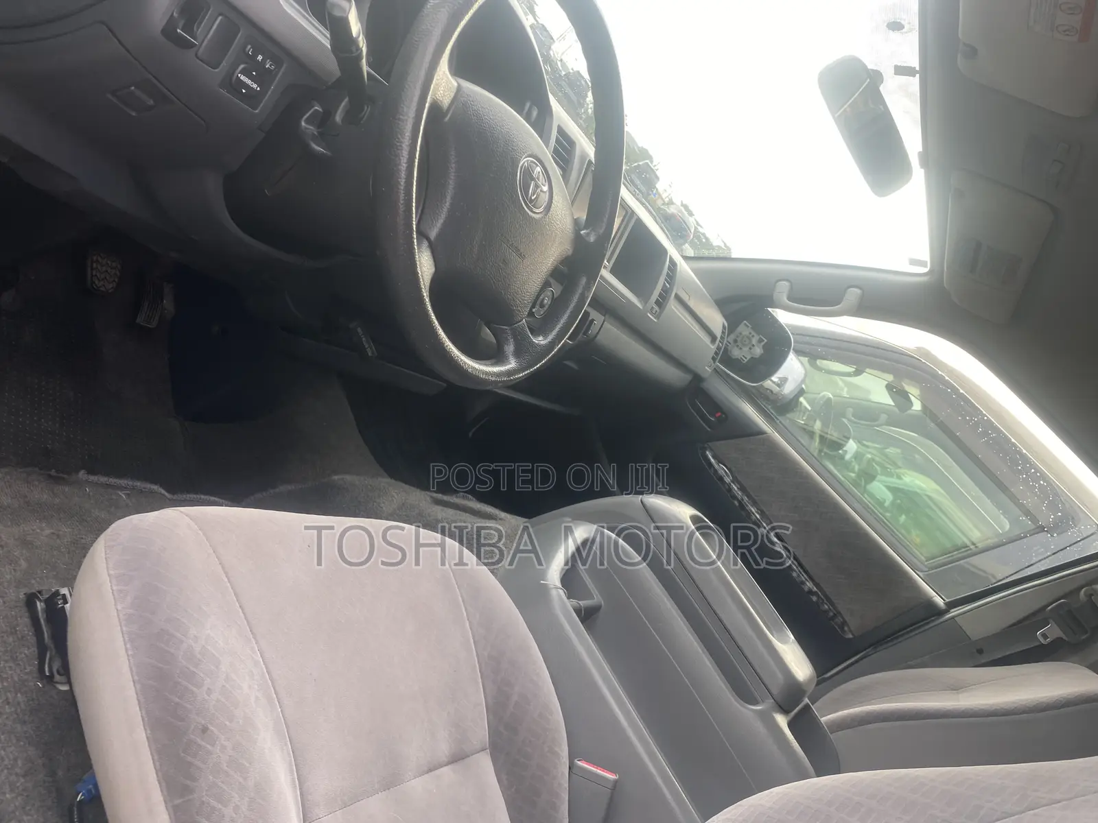 Toyota HiAce 2013 White
