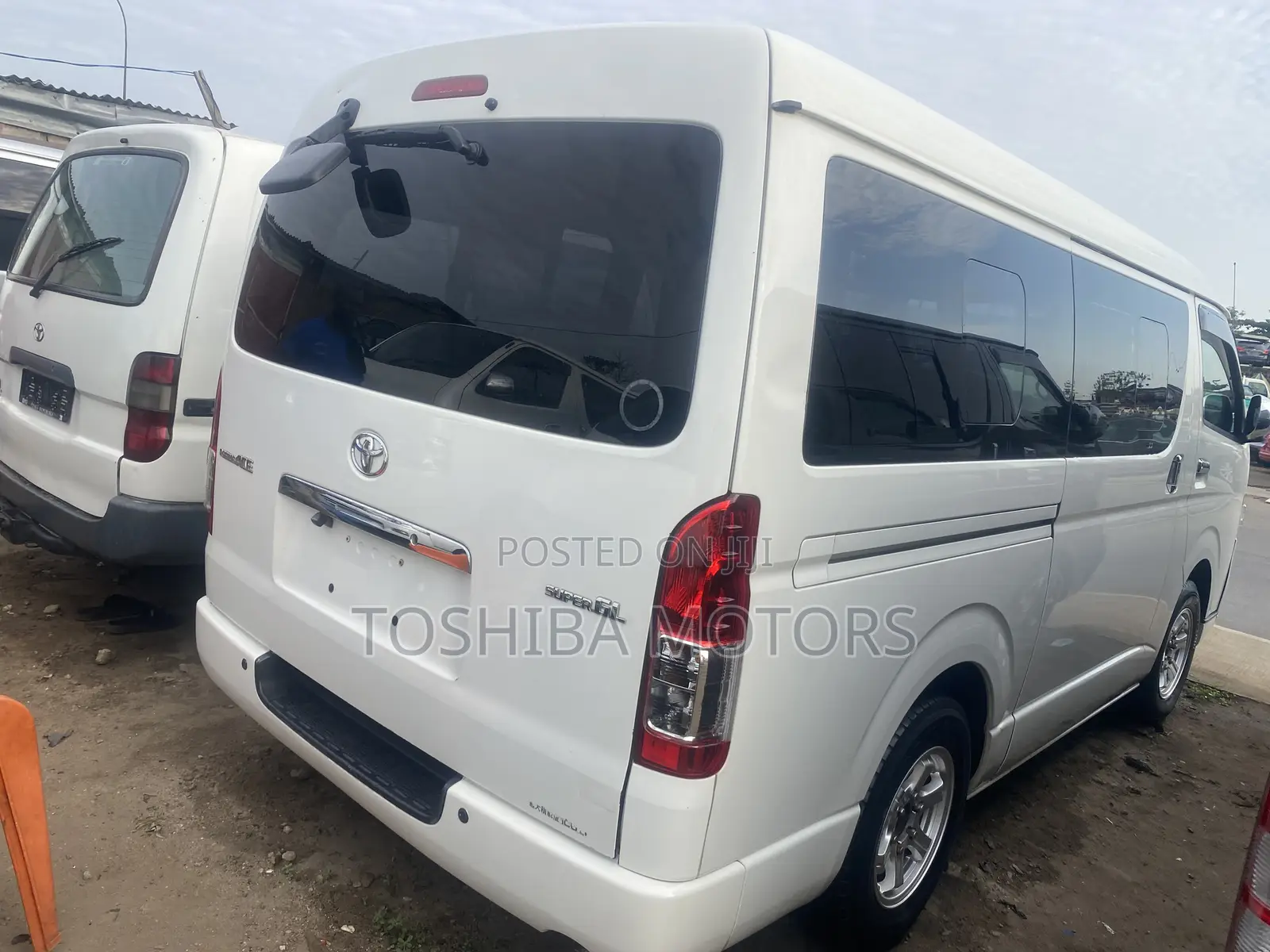 Toyota HiAce 2013 White