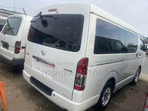 Toyota HiAce 2013 White