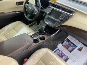 Toyota Avalon Limited 4dr Sedan (3.5L 6cyl 6A) 2015 Gold