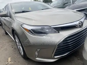 Toyota Avalon Limited 4dr Sedan (3.5L 6cyl 6A) 2015 Gold