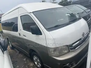 Toyota HiAce 2018 White