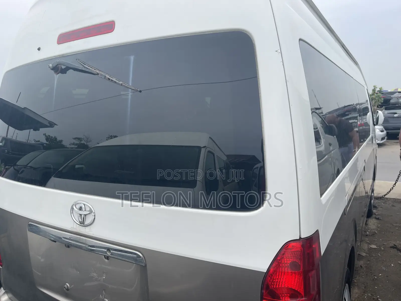Toyota HiAce 2018 White