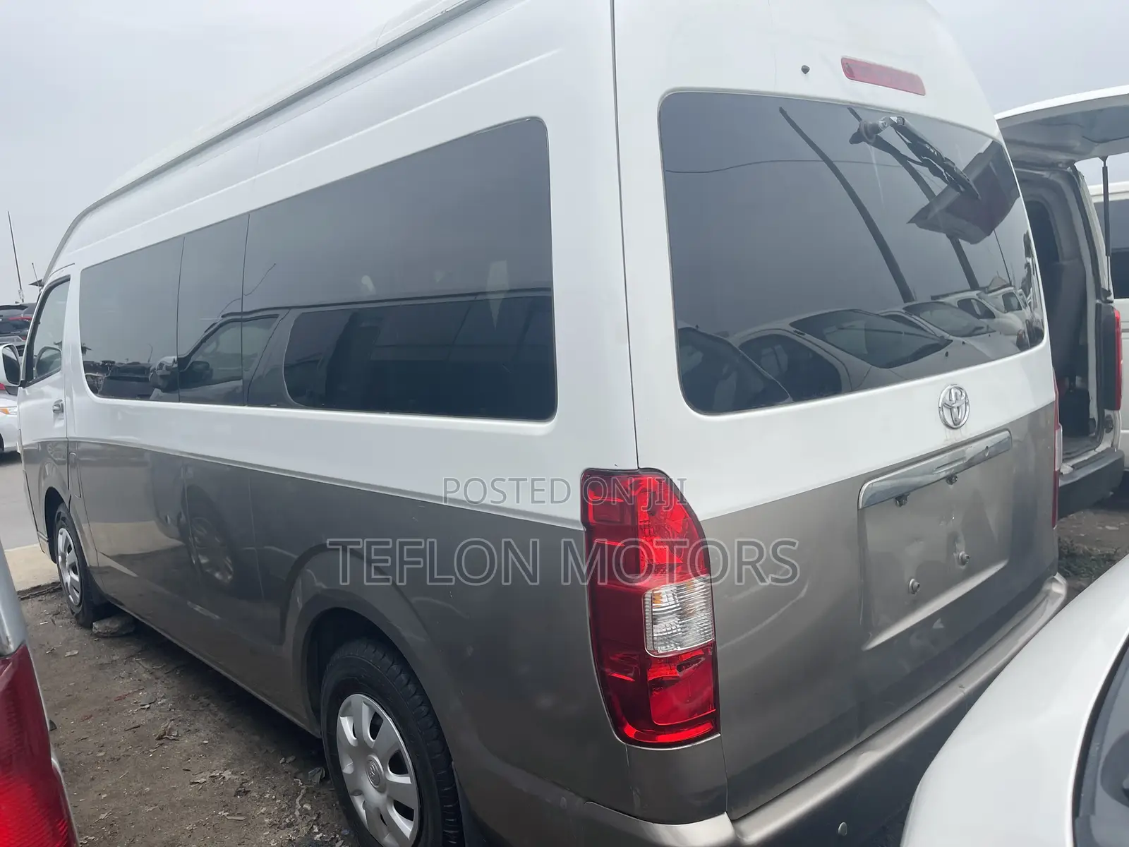 Toyota HiAce 2018 White