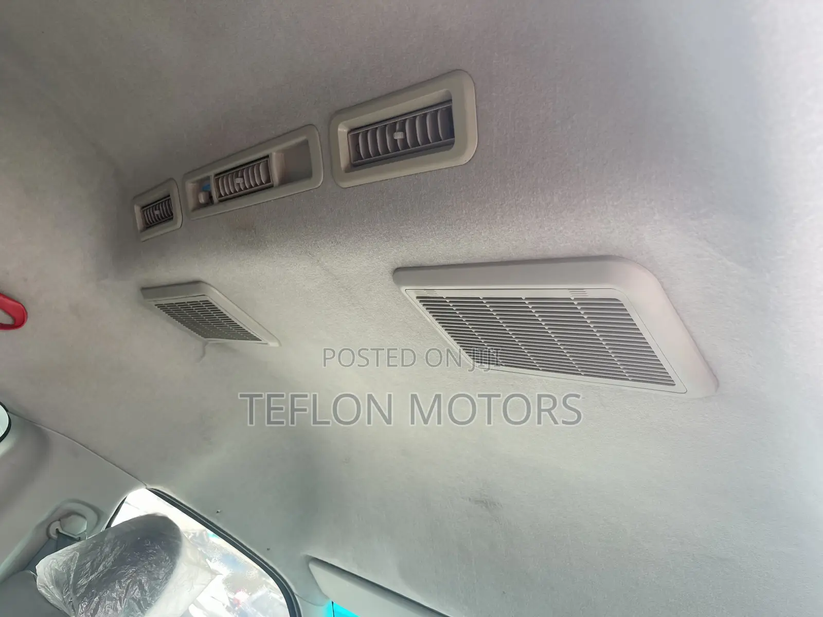 Toyota HiAce 2018 White