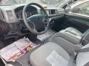 Toyota HiAce 2018 White