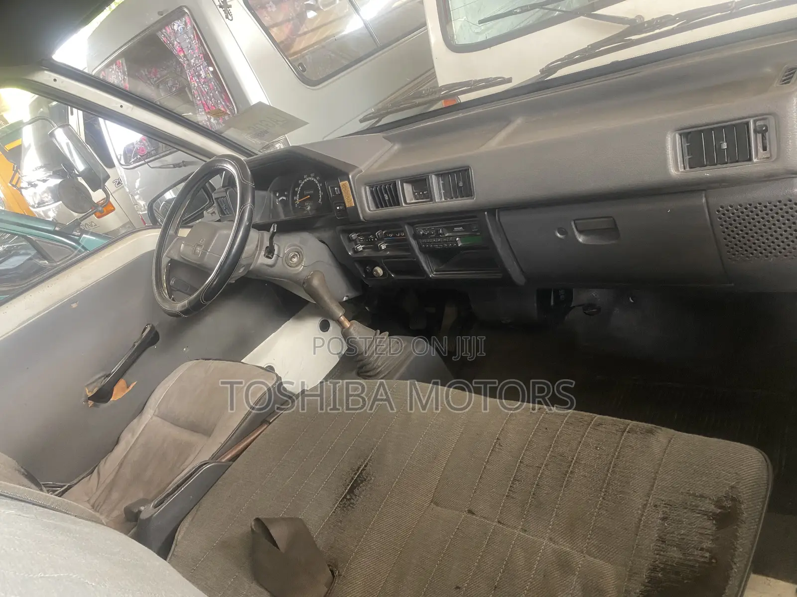 Mitsubishi L300 2004 White