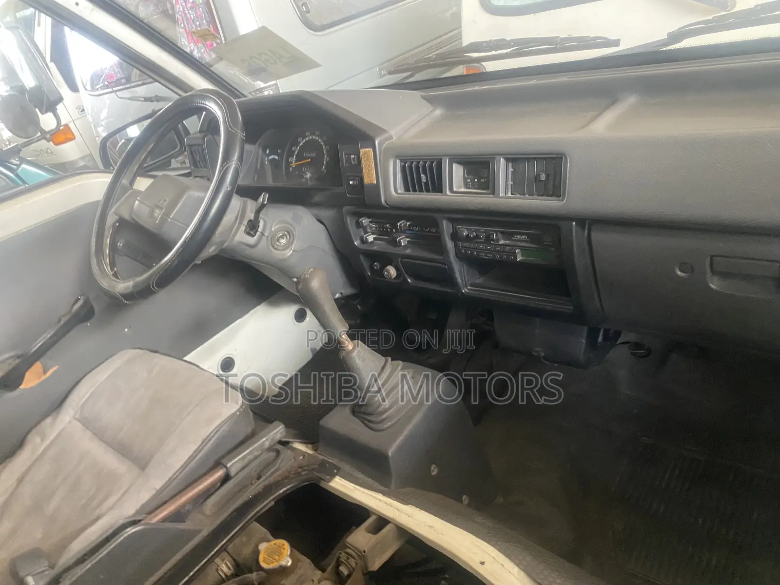 Mitsubishi L300 2004 White