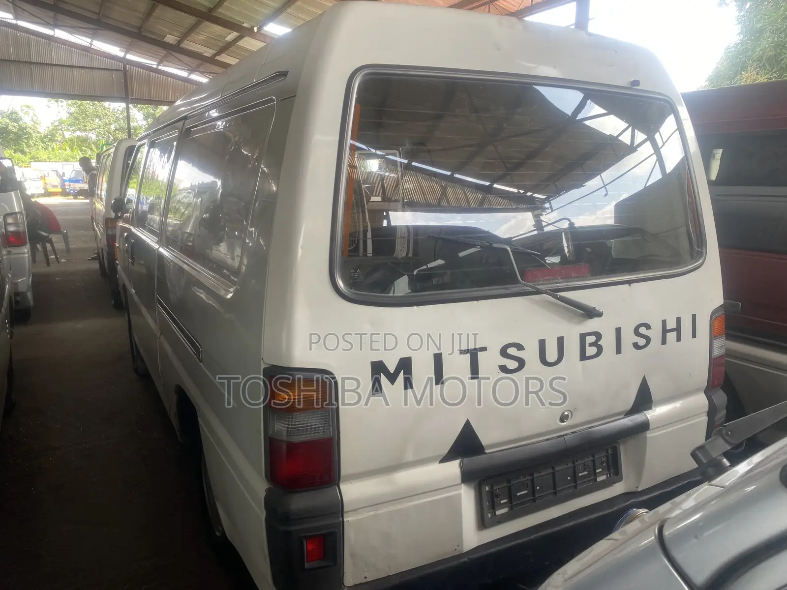Mitsubishi L300 2004 White
