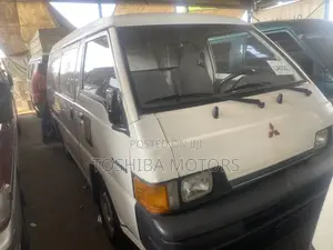 Mitsubishi L300 2004 White