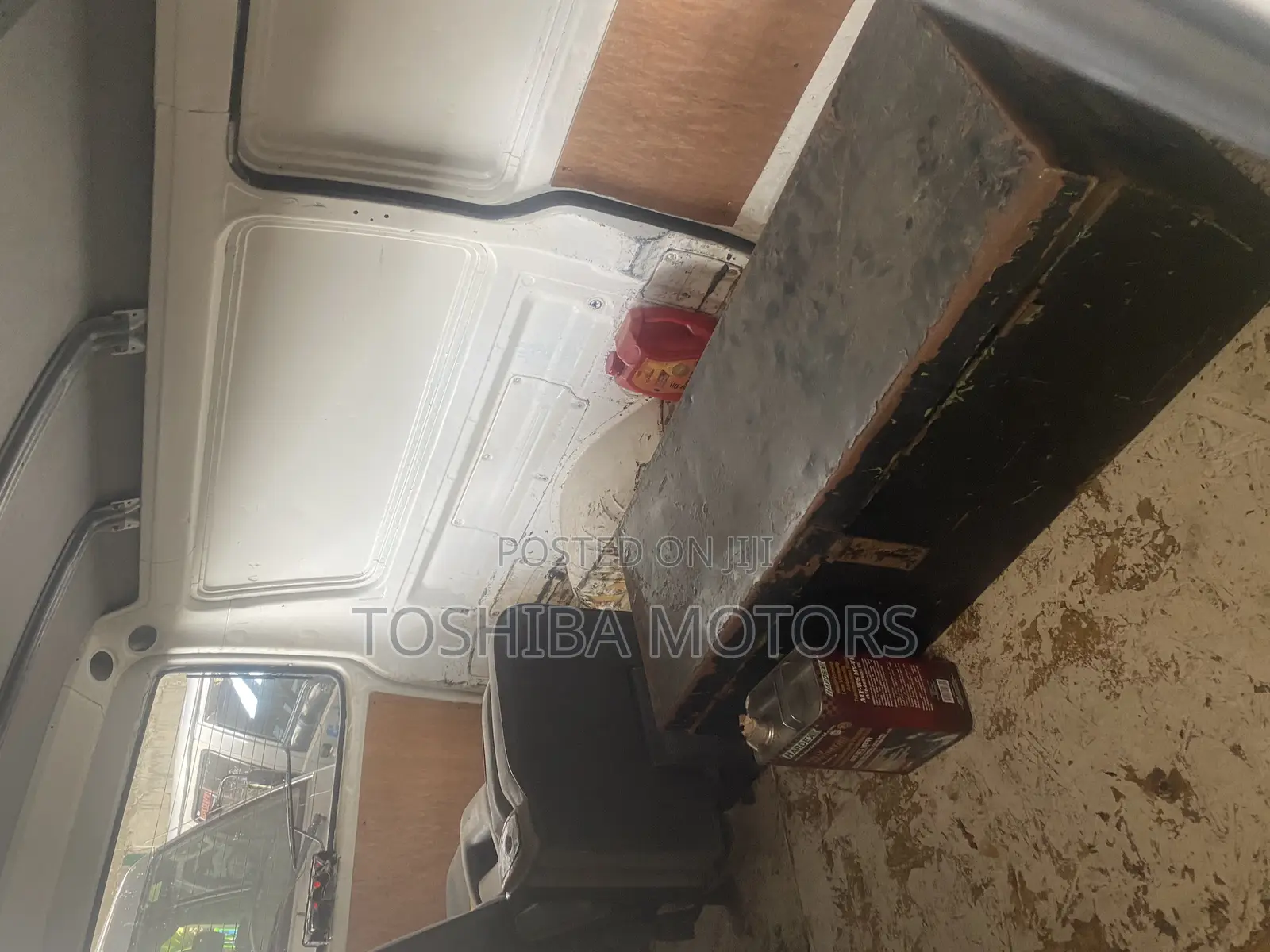 Mitsubishi L300 2004 White