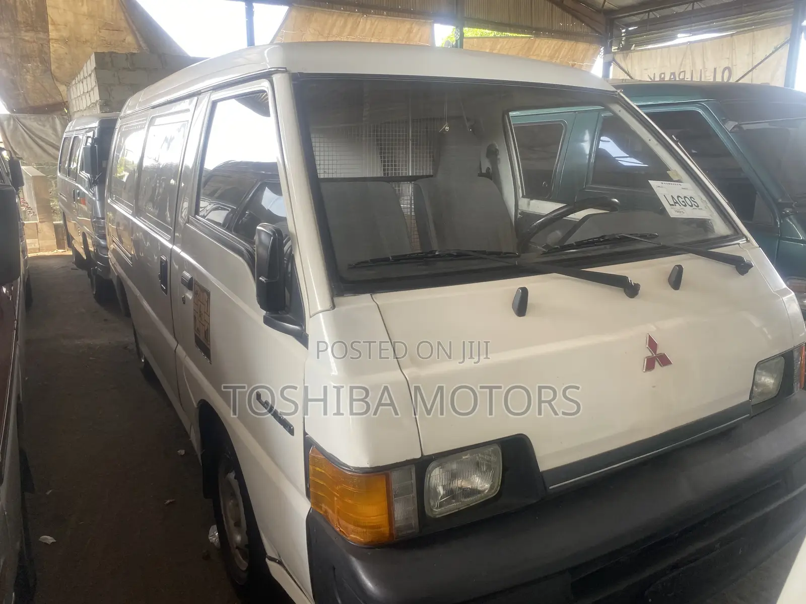 Mitsubishi L300 2004 White