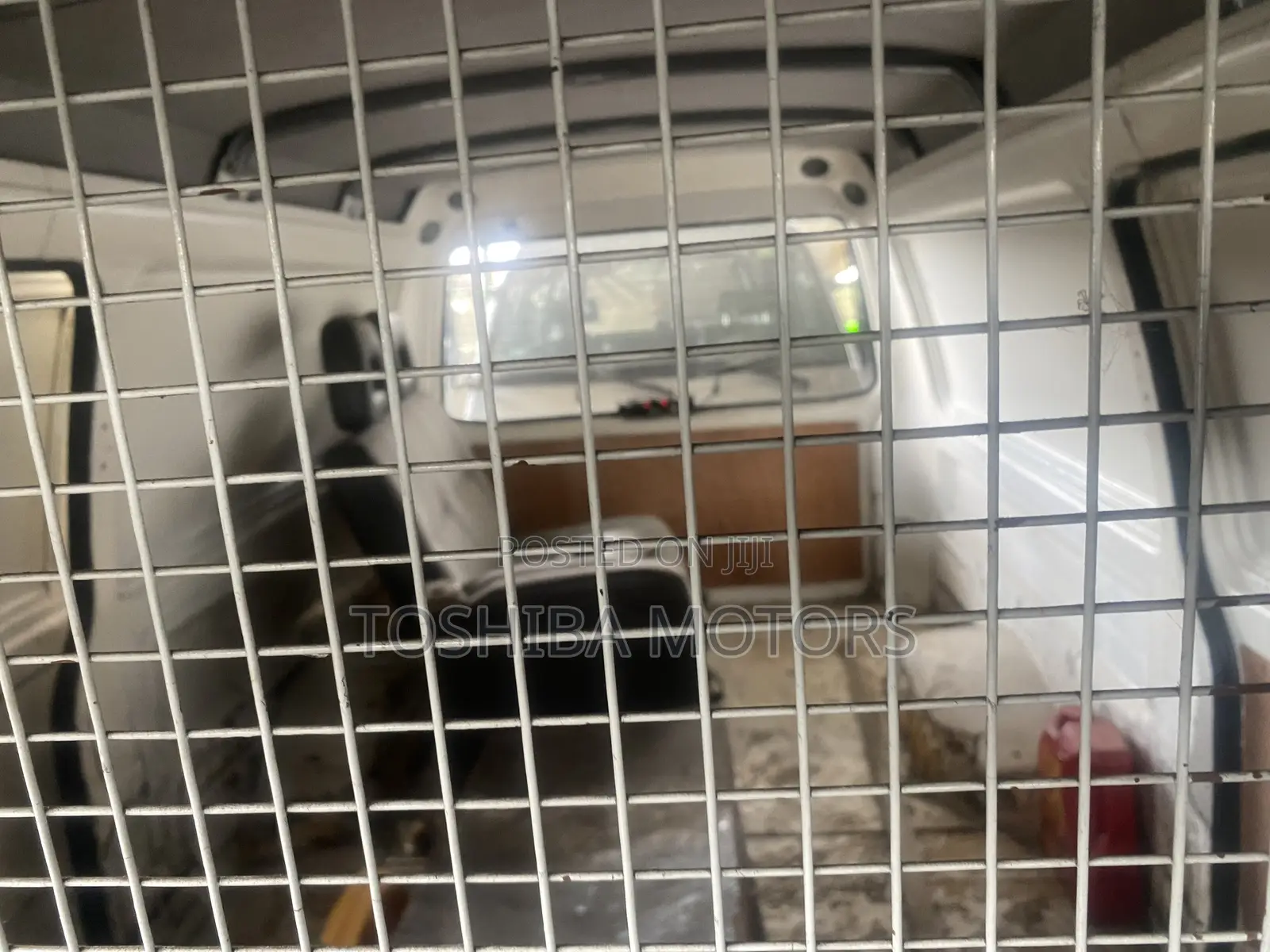 Mitsubishi L300 2004 White