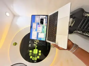 Laptop Apple MacBook Pro 2023 M3 14-inch 18GB Apple M3 Pro SSD 512GB