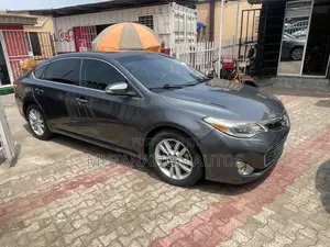 Toyota Avalon XLE Premium Sedan FWD (3.5L 6cyl 6A) 2013 Gray