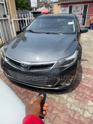 Toyota Avalon XLE Premium Sedan FWD (3.5L 6cyl 6A) 2013 Gray