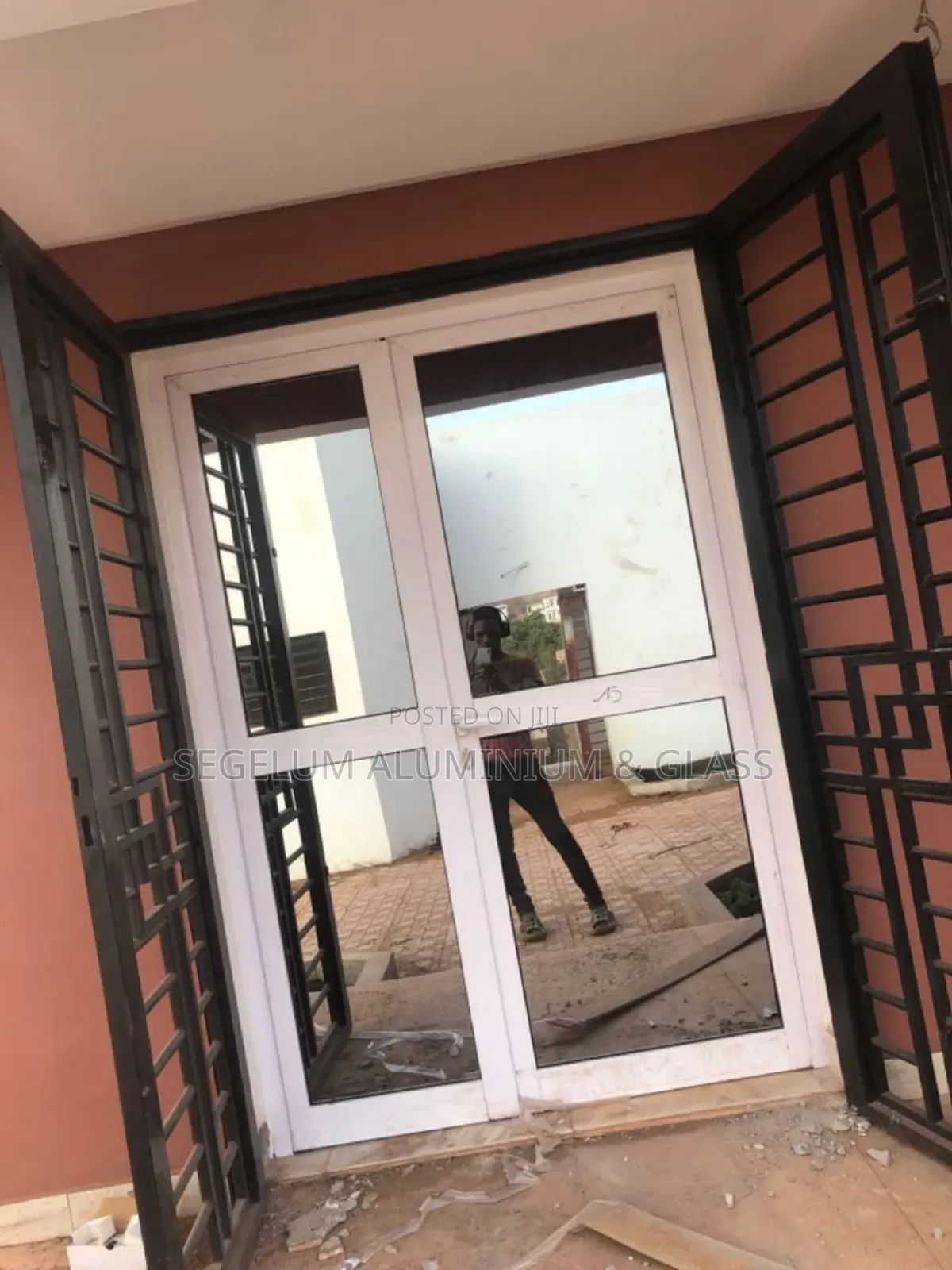 Aluminum and Glass Construction