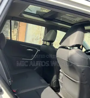 Toyota RAV4 2024 White