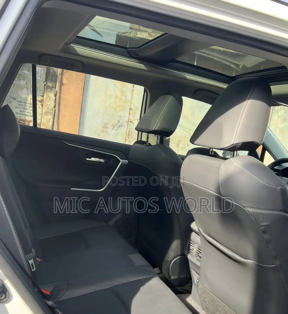 Toyota RAV4 2024 White