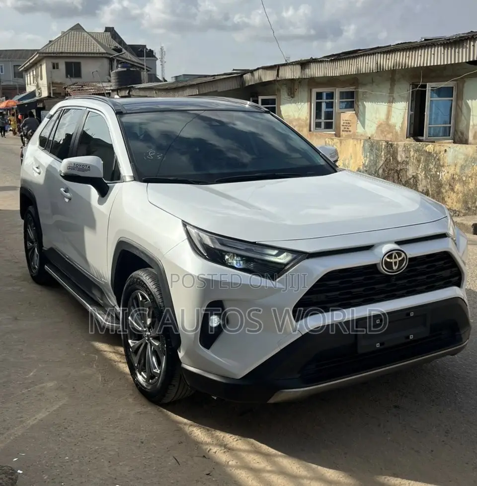 Toyota RAV4 2024 White