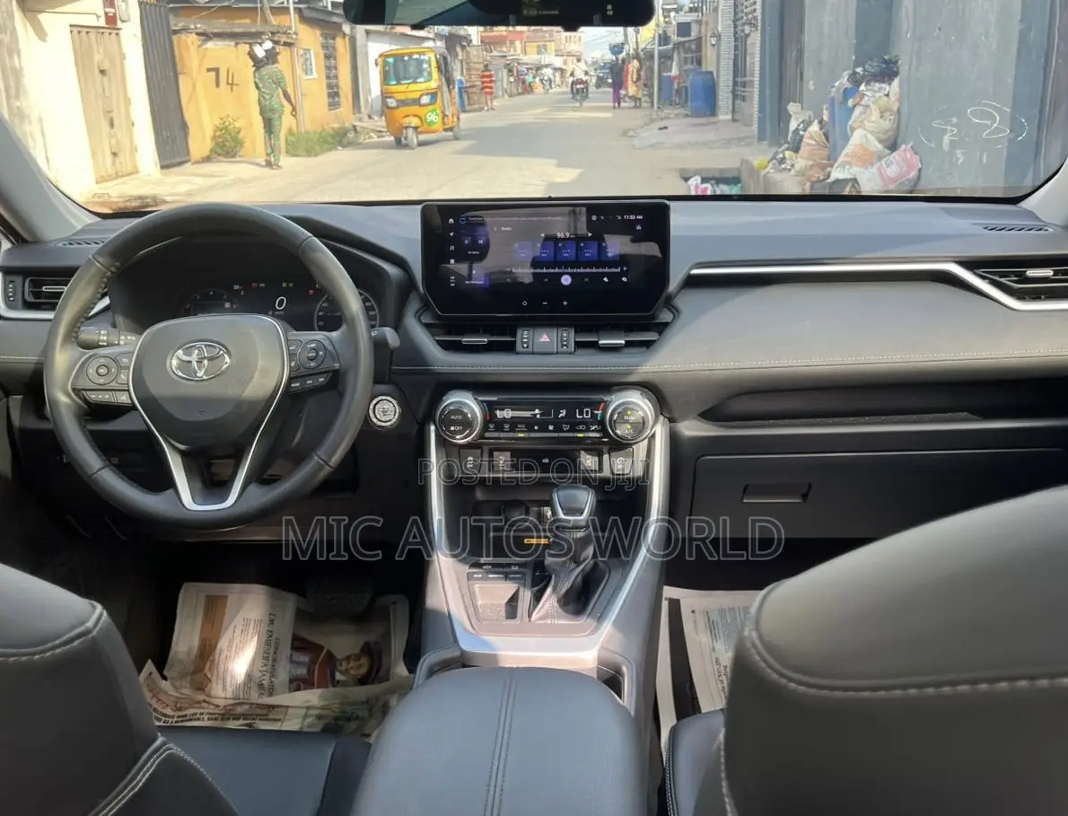 Toyota RAV4 2024 White