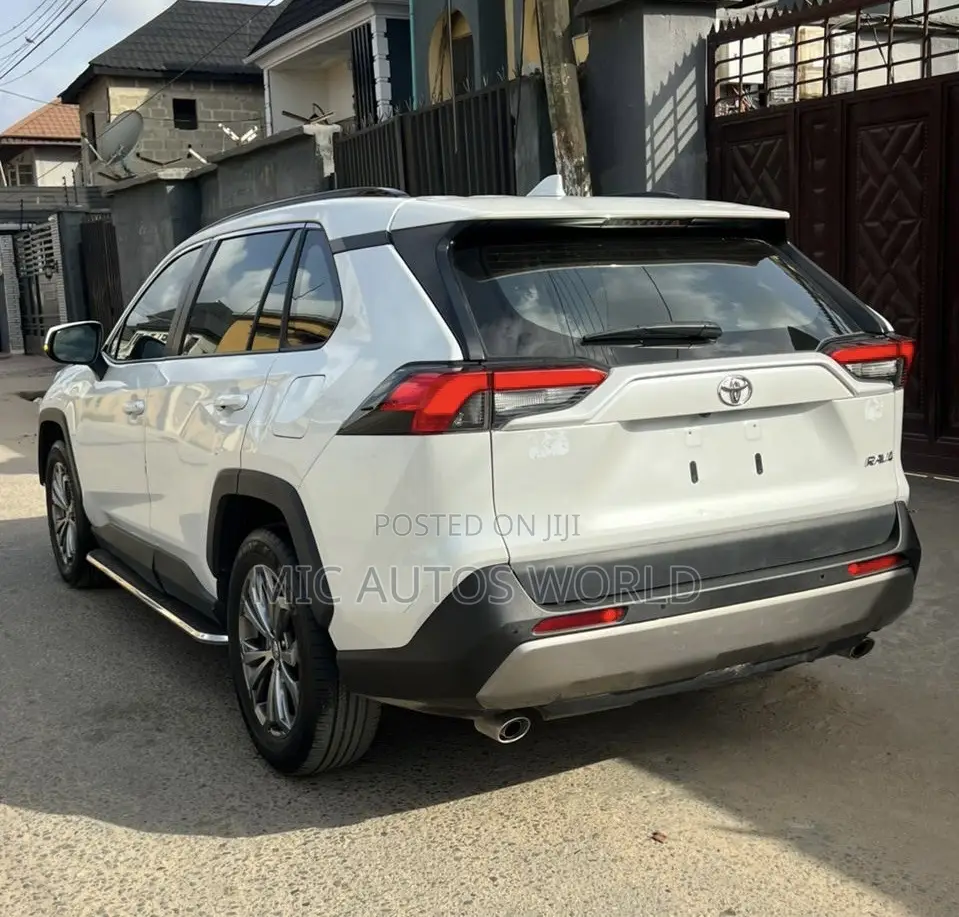 Toyota RAV4 2024 White
