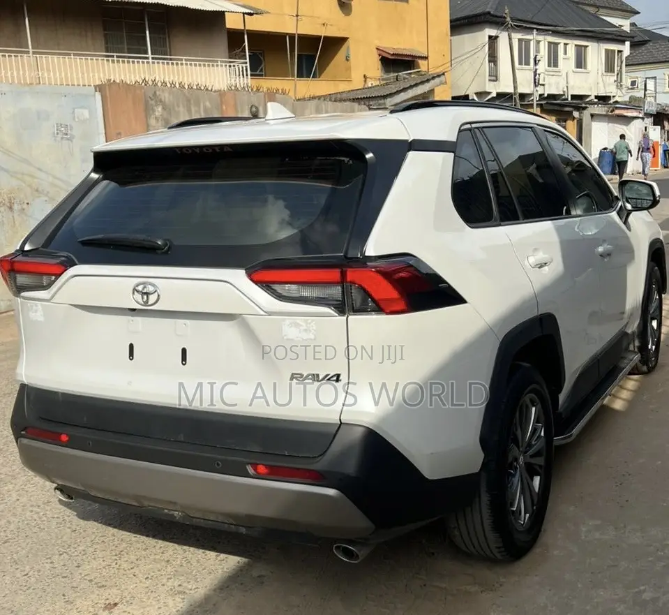 Toyota RAV4 2024 White
