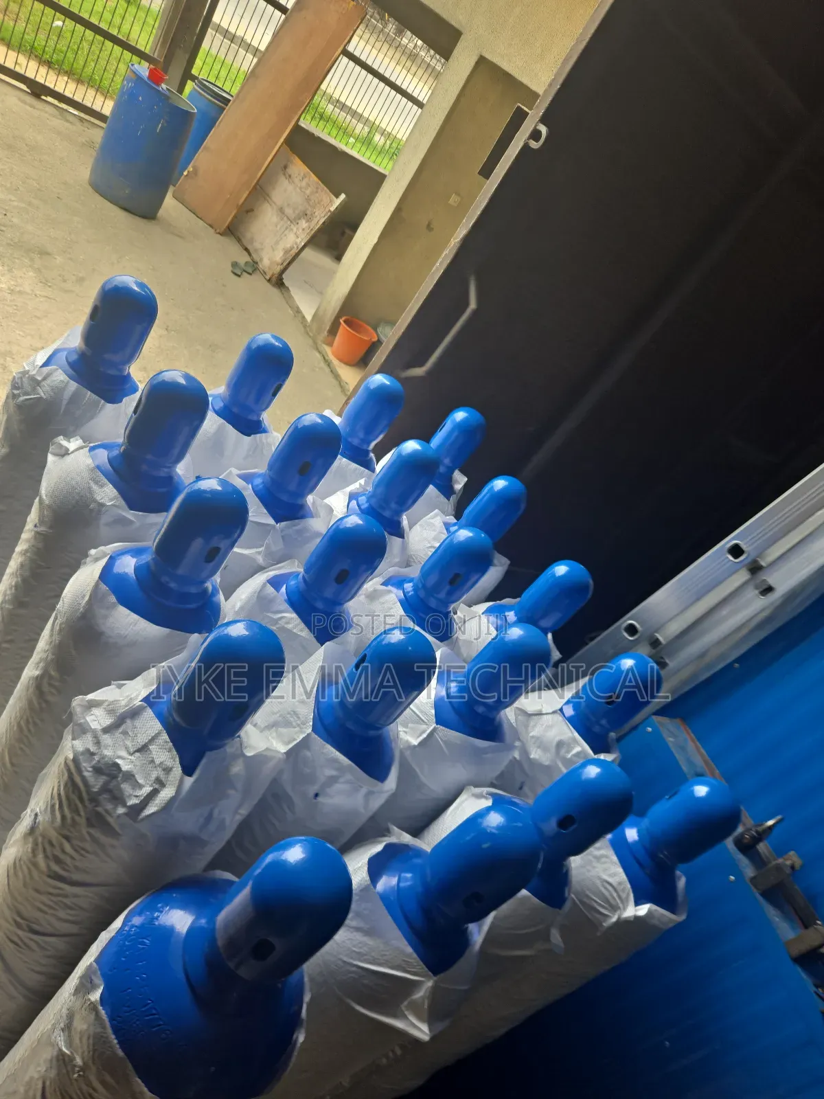 High-Pressure Oxygen Gas Cylinders