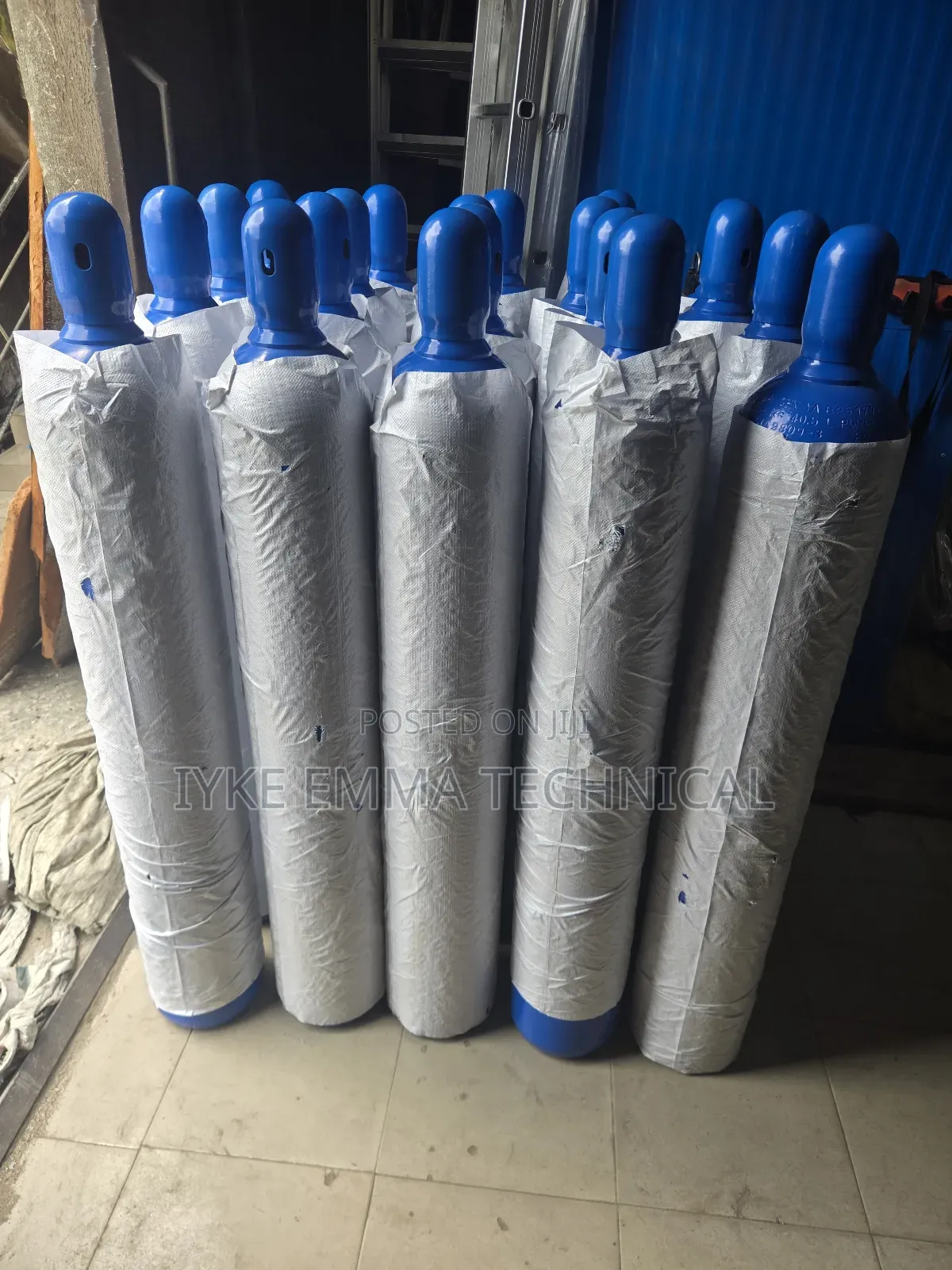 High-Pressure Oxygen Gas Cylinders