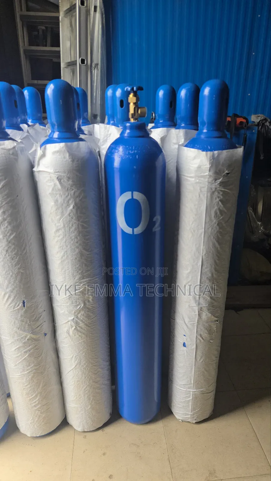 High-Pressure Oxygen Gas Cylinders